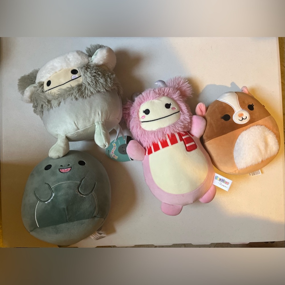 Squishmallows LOT of 4 - includes Brina Hug Mees Christmas 🎅🏻 Edition 🎄